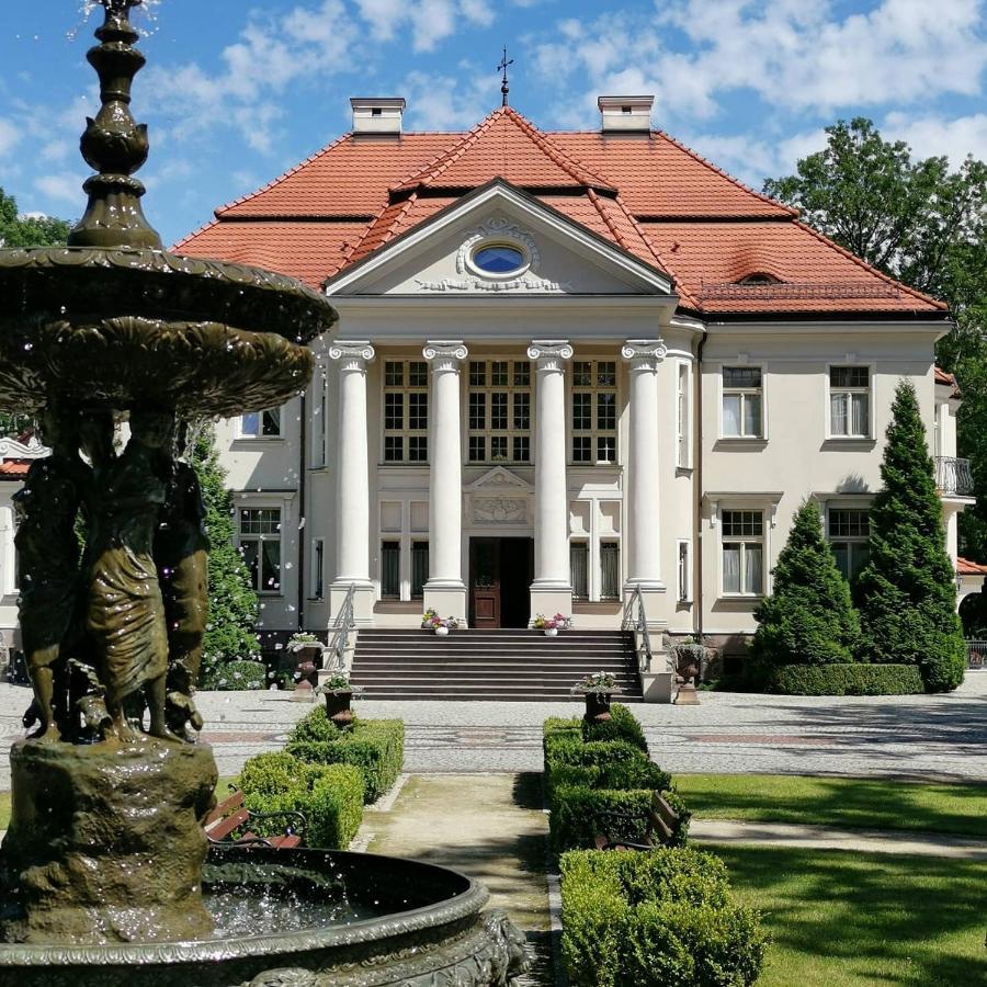 Palac Tlokinia Hotel Kaliszki Exterior foto