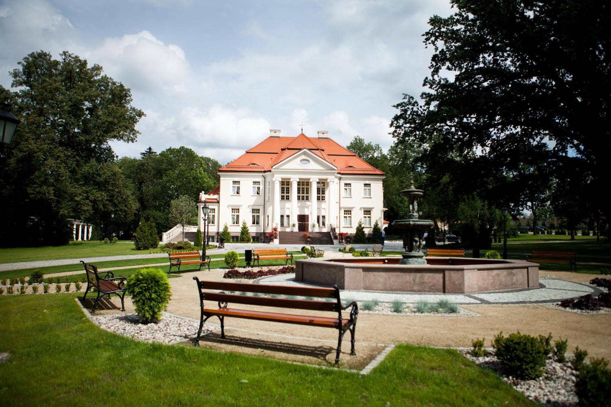 Palac Tlokinia Hotel Kaliszki Exterior foto